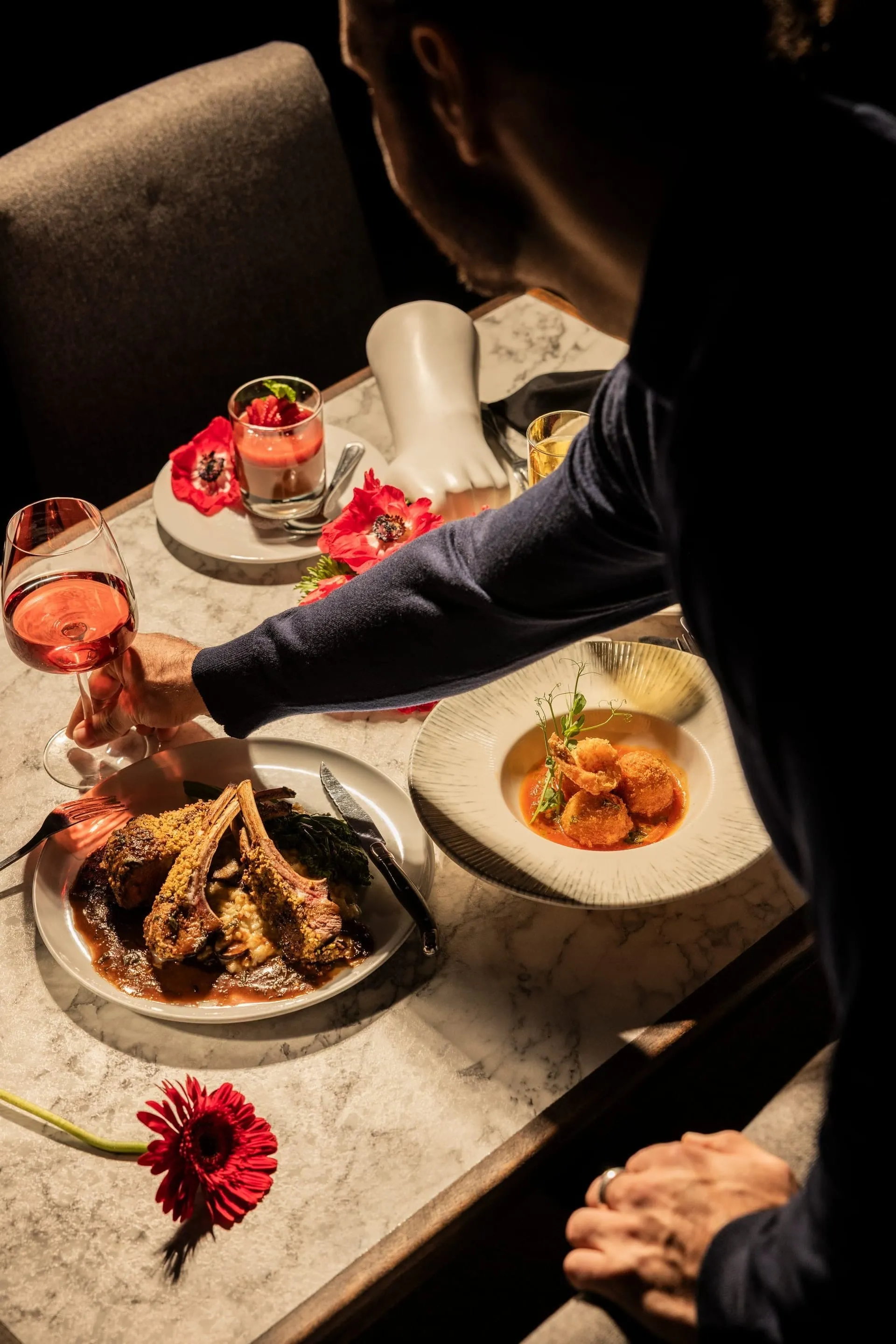 Costa Azul restaurant and lounge atmosphere